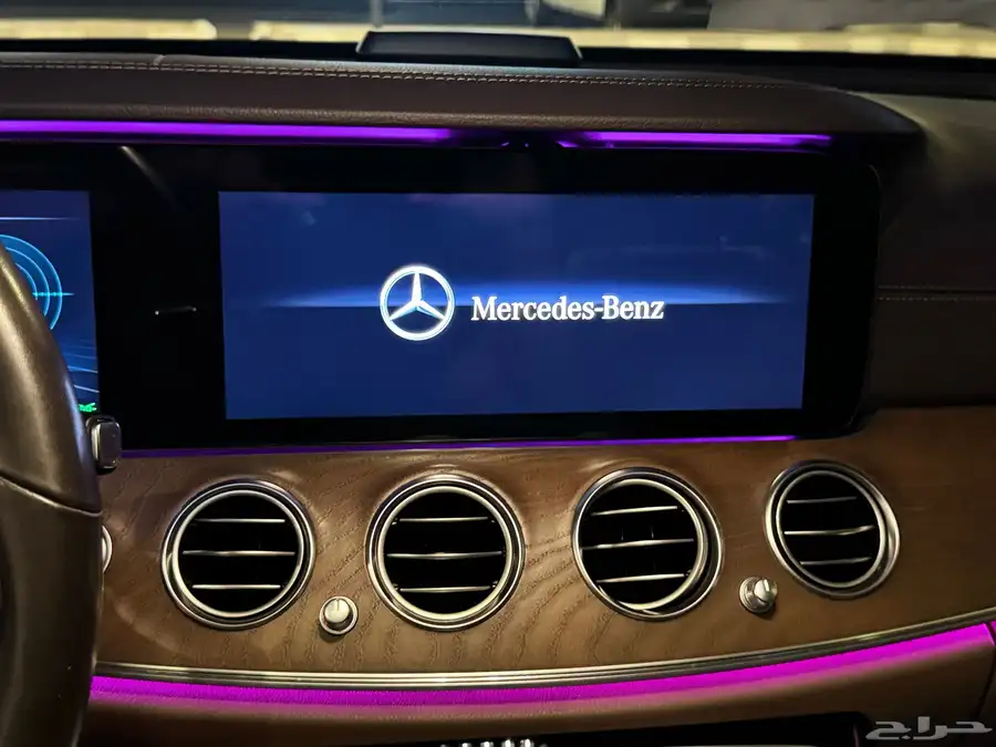 مرسيدس E300 فل كامل بانوراما عداد 106 بحالة الوكالة 39