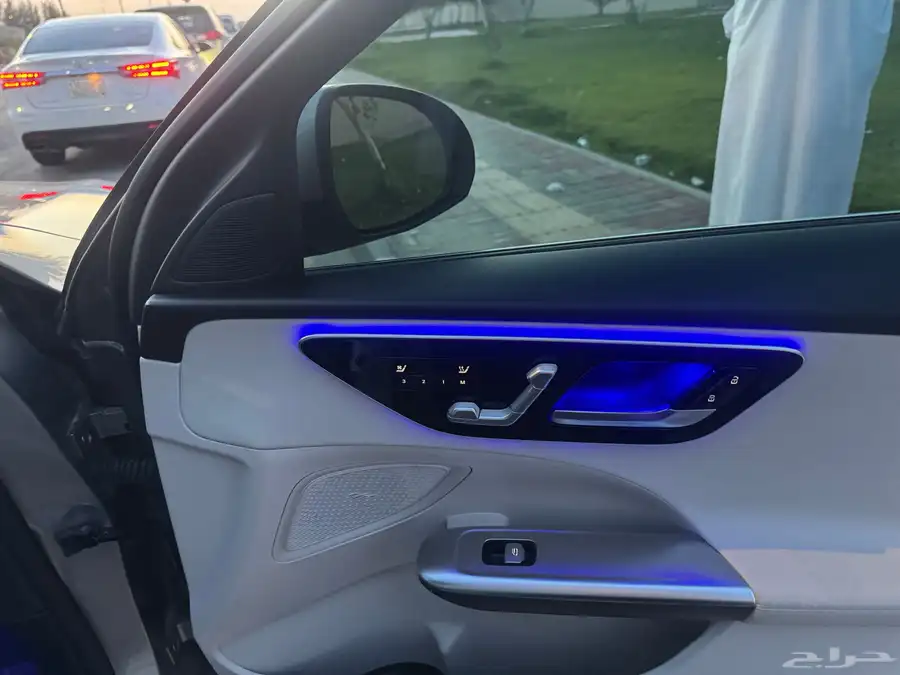 مرسيدس c300 موديل 2022 4