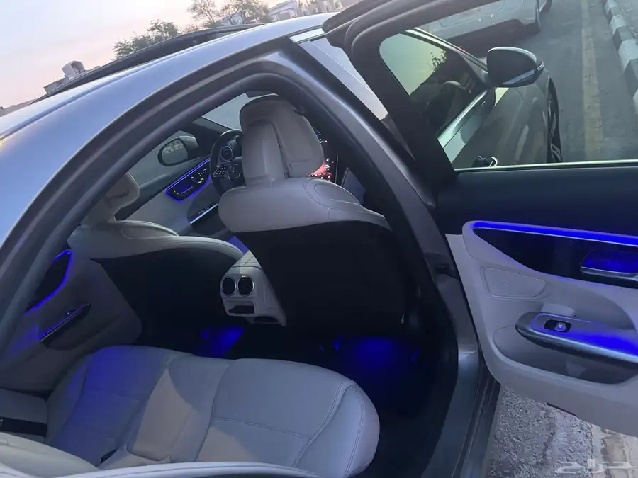 مرسيدس c300 موديل 2022 3