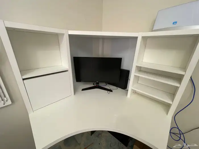 مكتب زاويه من ايكيا 1