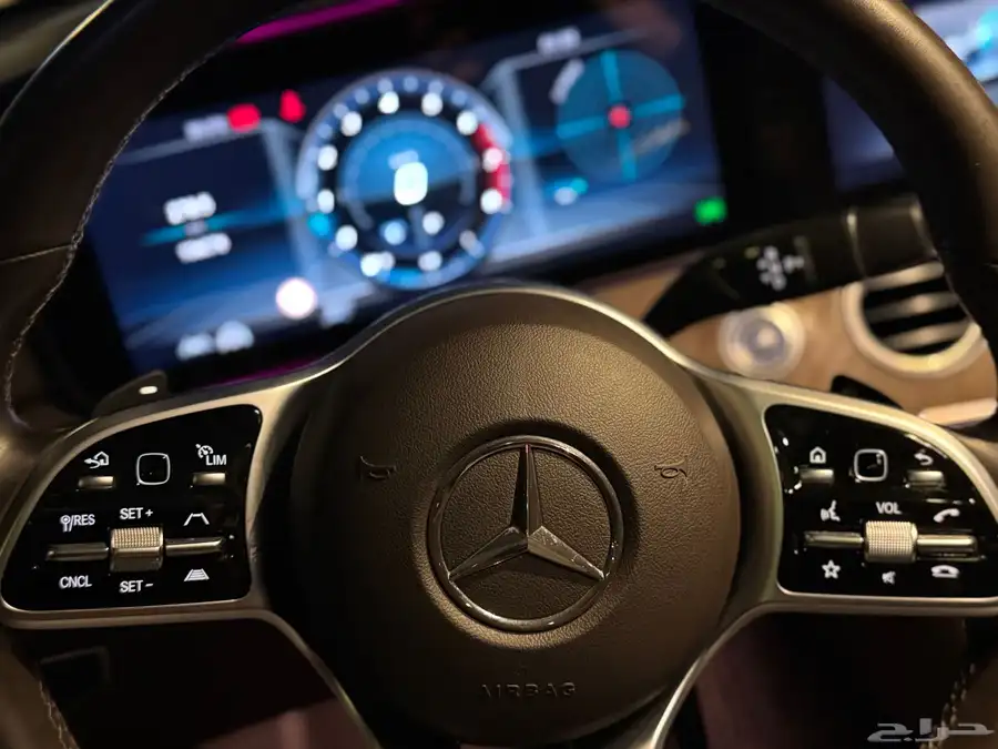 مرسيدس E300 فل كامل بانوراما عداد 106 بحالة الوكالة 28