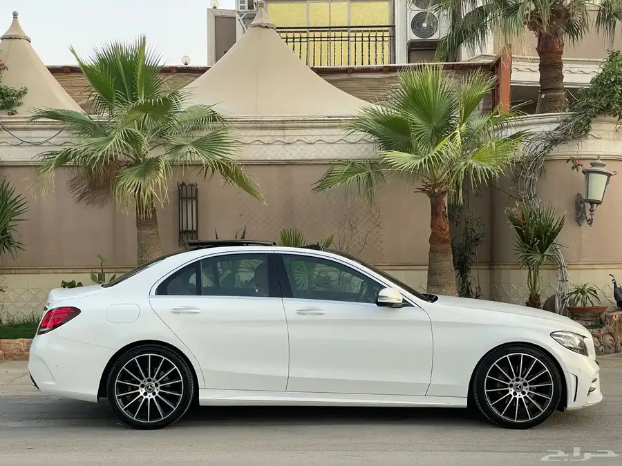 مرسيدس C200 - 2019 استخدام نظيف جدا 7