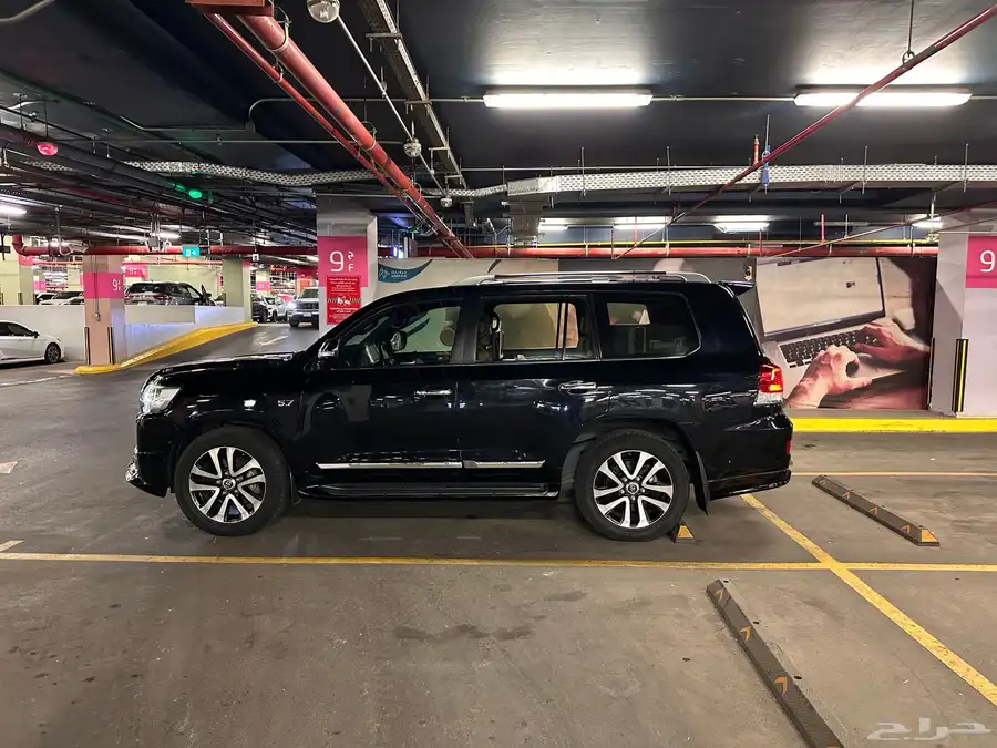 لاندكروزر vxs grand touring بريمي 1