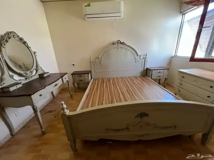 للبيع غرفة نوم مع دولاب ملابس غرفه كامله 1