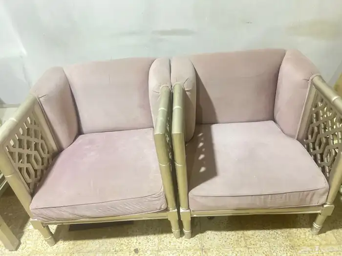 ثلاث كنب مع طاولة زجاج 1