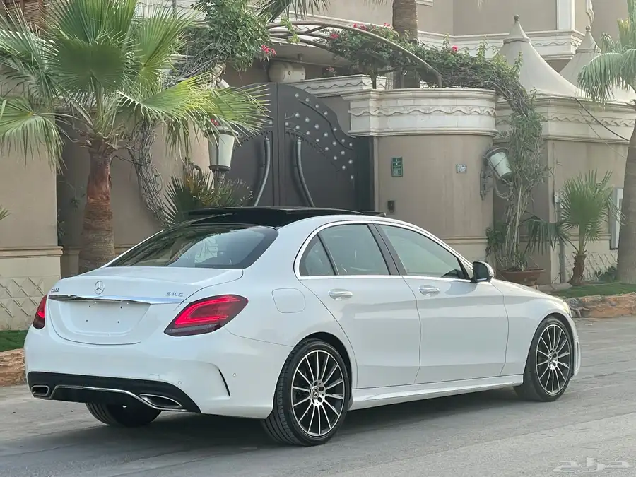مرسيدس C200 - 2019 استخدام نظيف جدا 9