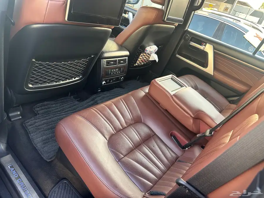 لاندكروزر vxs grand touring بريمي 32