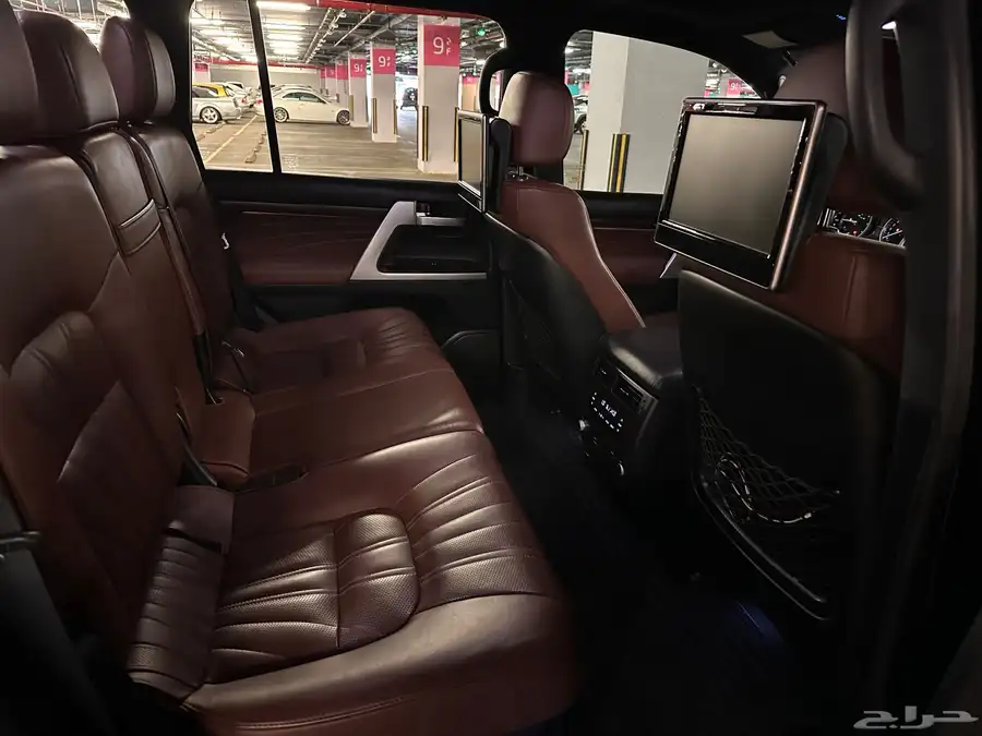 لاندكروزر vxs grand touring بريمي 10