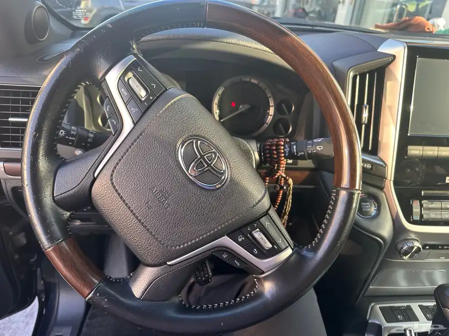 لاندكروزر vxs grand touring بريمي 41