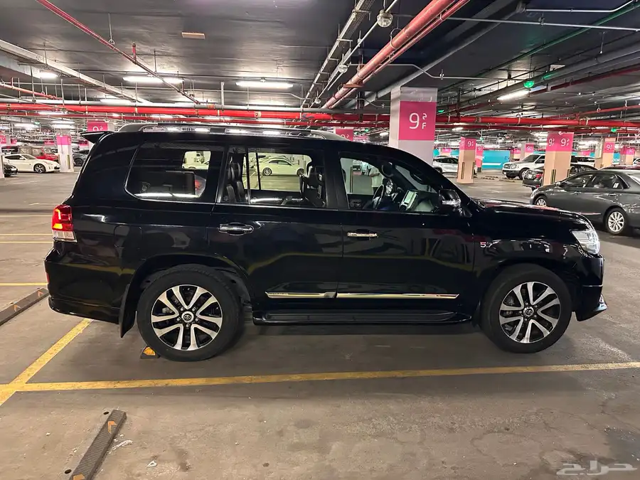 لاندكروزر vxs grand touring بريمي 3