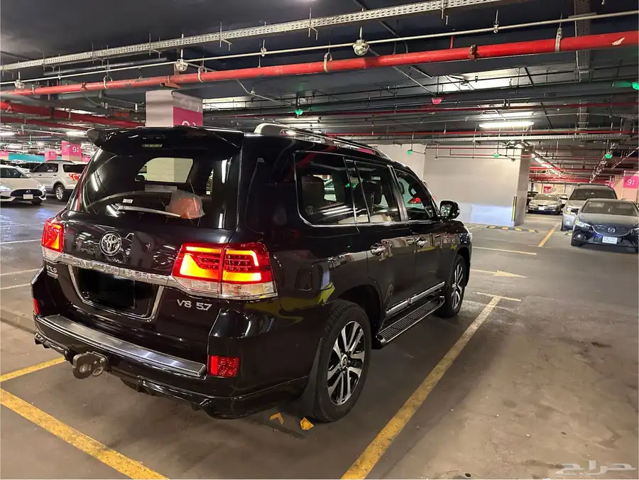 لاندكروزر vxs grand touring بريمي 2