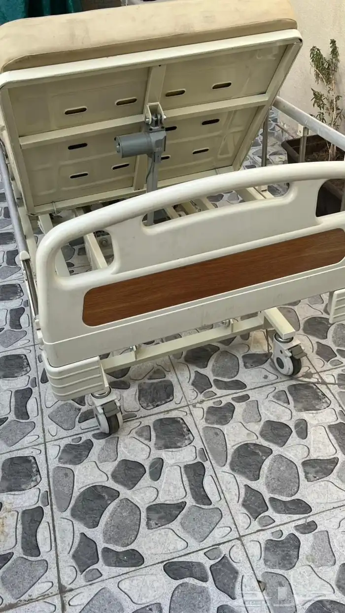 سرير طبي كهربائي 2