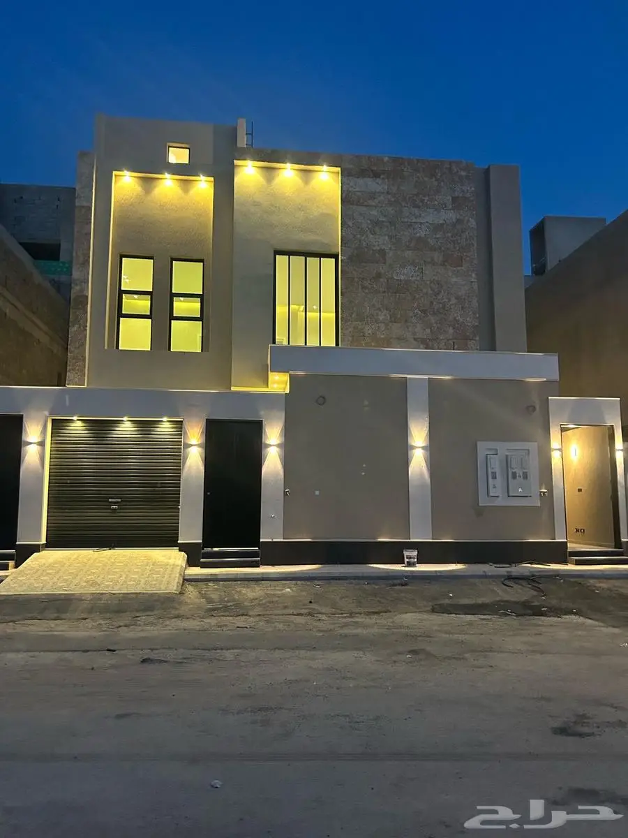 فيلا درج داخلي وشقتين في حي بوابة الشرق 0