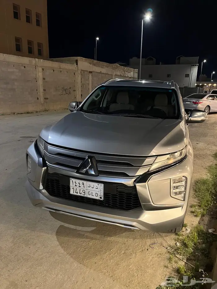 مونتيرو 2020 نص فل فتحه سقف مراتب مخمل 4