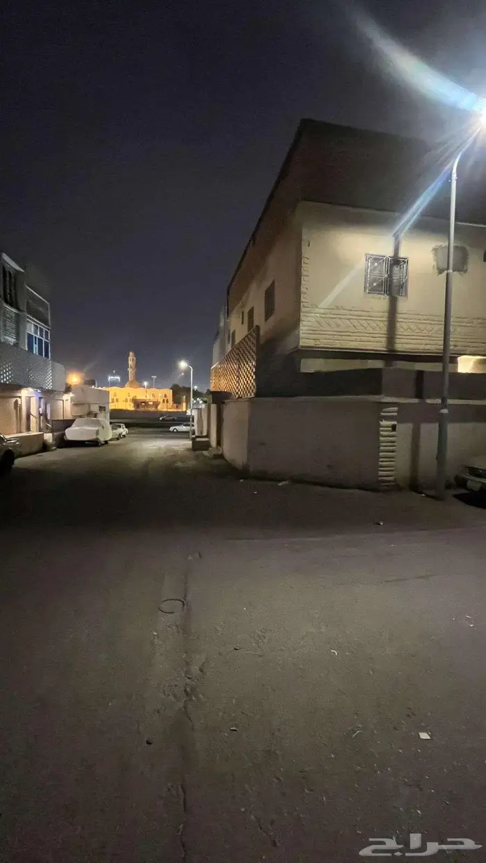 للبيع بيت دورين زاوية بالشرفية 21