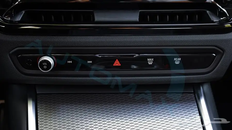 بي ام دبليو 330 ام 2025 خليجي اصفار مع ضمان الوكيل 21
