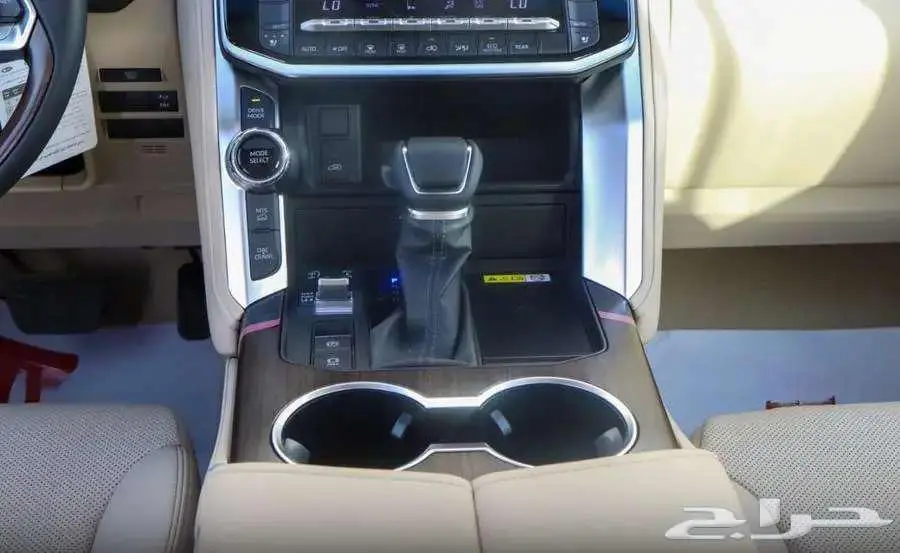 لاند كروزر GXRL5 S ابيض 2025 13