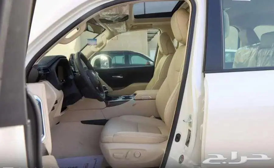 لاند كروزر GXRL5 S ابيض 2025 11