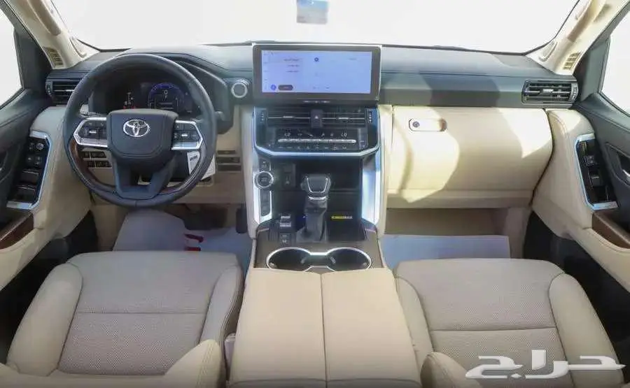 لاند كروزر GXRL5 S ابيض 2025 9