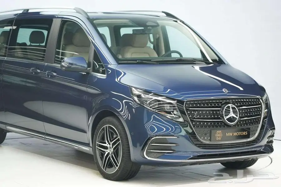 مرسيدس V 300 AMG موديل 2025 أصفار خليجي أزرق أبيض 2