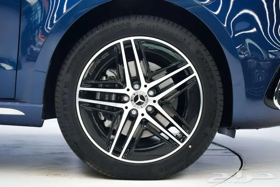 مرسيدس V 300 AMG موديل 2025 أصفار خليجي أزرق أبيض 18