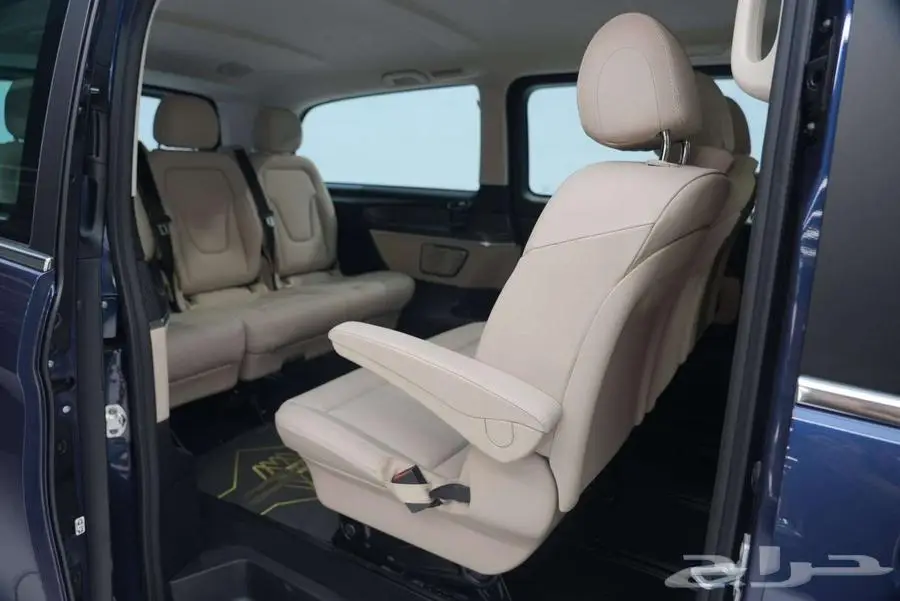مرسيدس V 300 AMG موديل 2025 أصفار خليجي أزرق أبيض 15