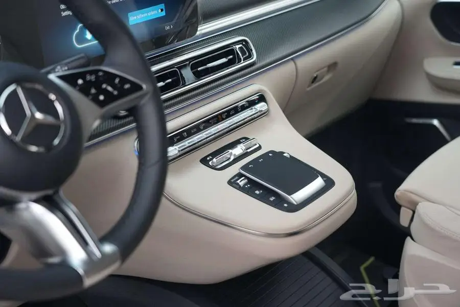 مرسيدس V 300 AMG موديل 2025 أصفار خليجي أزرق أبيض 9