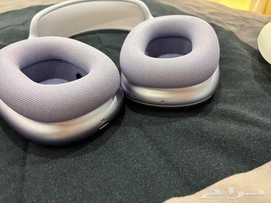 AirPods Max 9