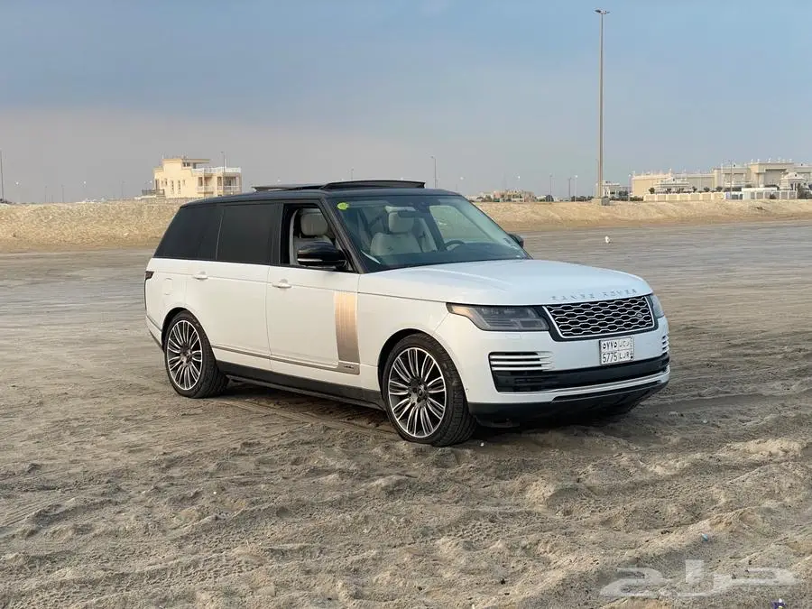 Range Rover 2020 LWB Vogue 18