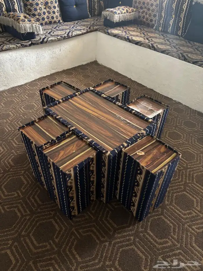 جلسات أرضية   مع طاولات 0