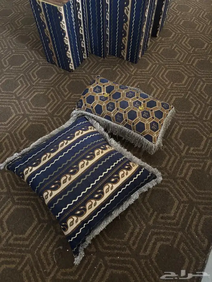 جلسات أرضية   مع طاولات 1