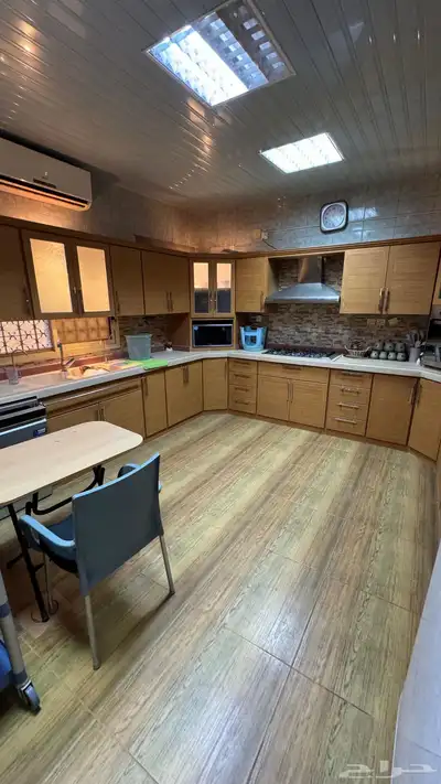 للبيع فلة سكنية على شارع 30م 11