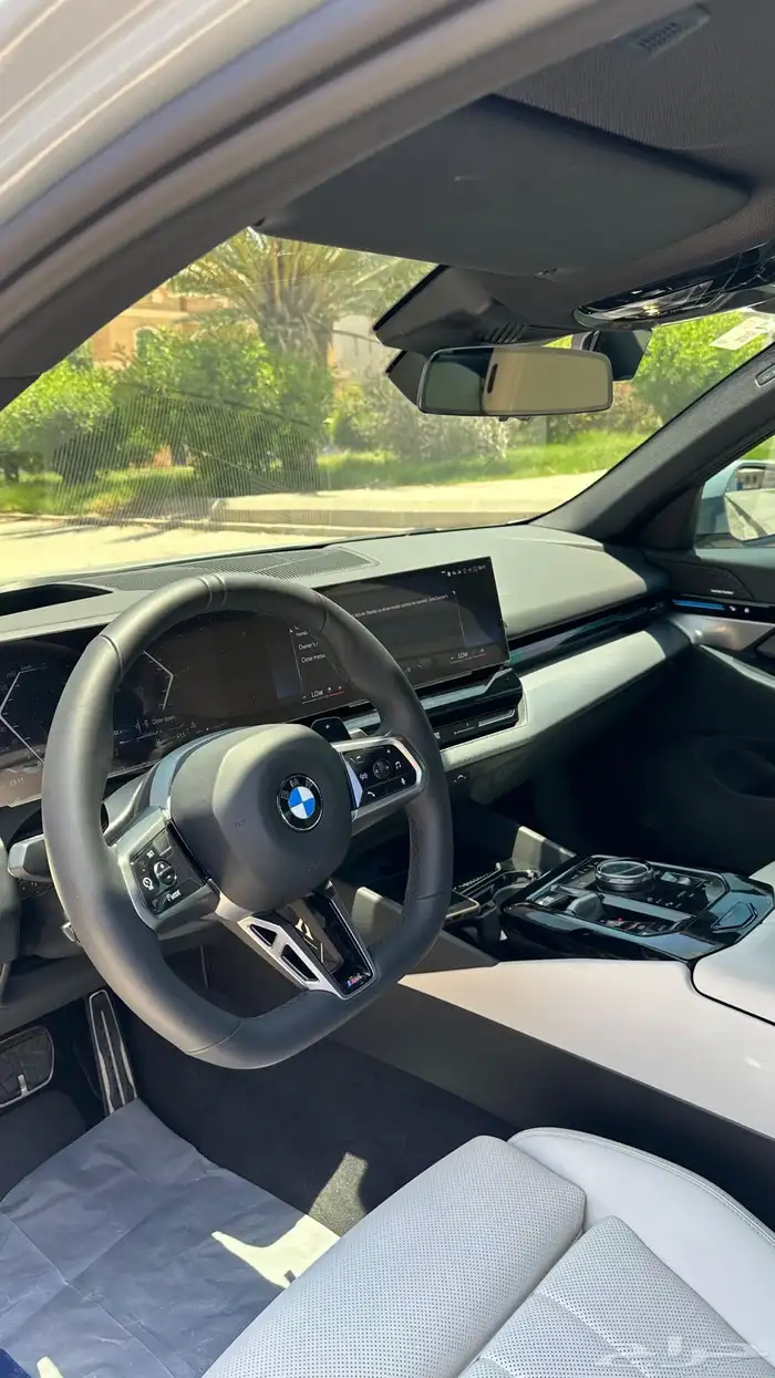 تم البيع BMW 520i M kit 2024 7