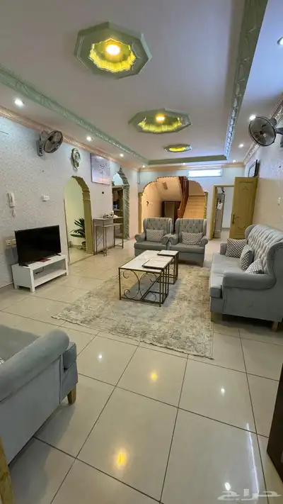 للبيع فلة سكنية على شارع 30م 8