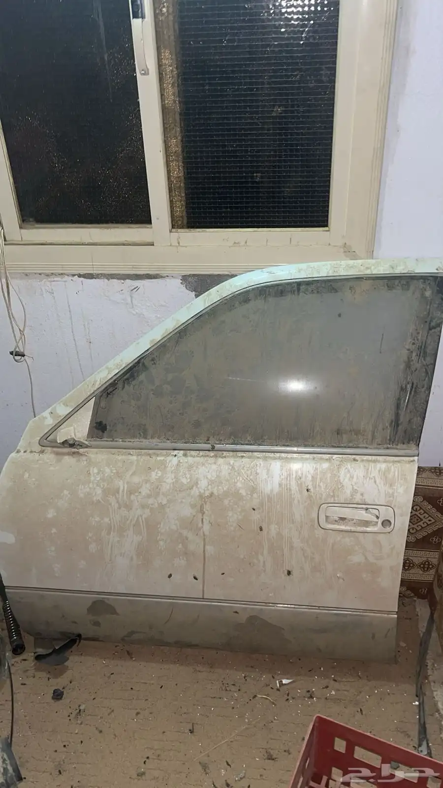 باب لكزز لون ابيض 2000 2