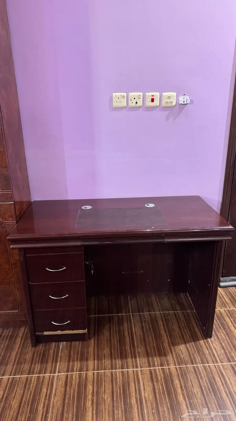 اثاث مكتبي للبيع بحالة ممتازة 2