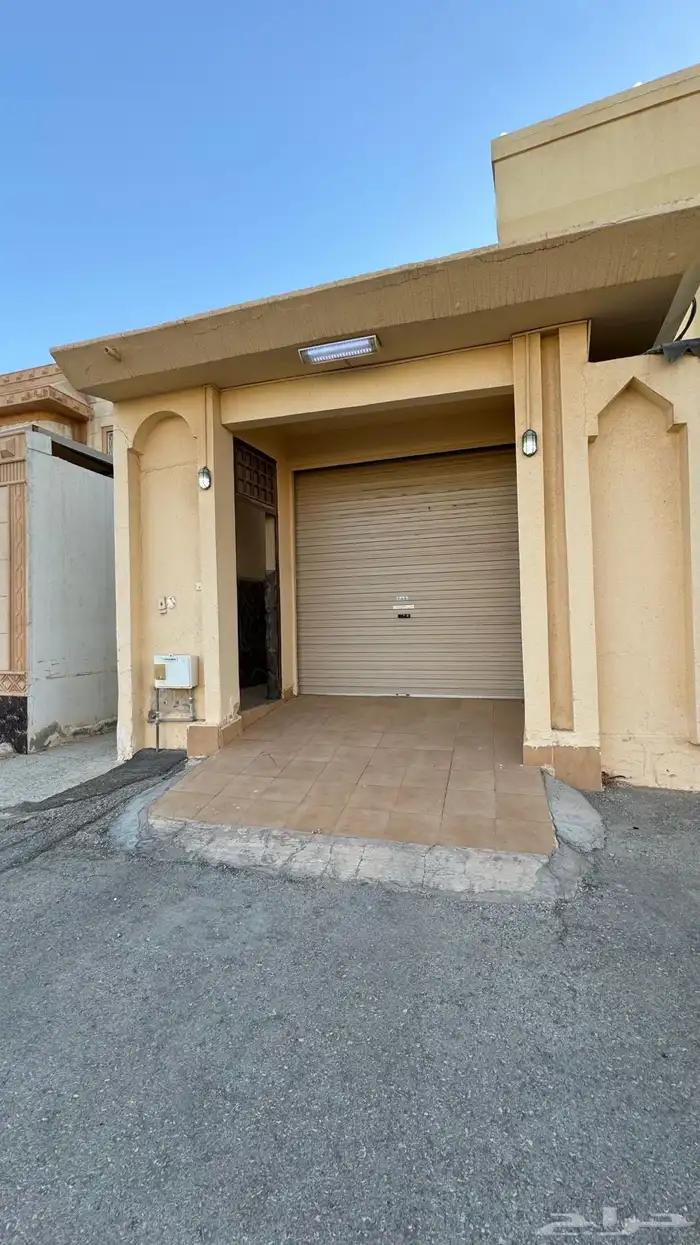 للبيع فلة سكنية على شارع 30م 1
