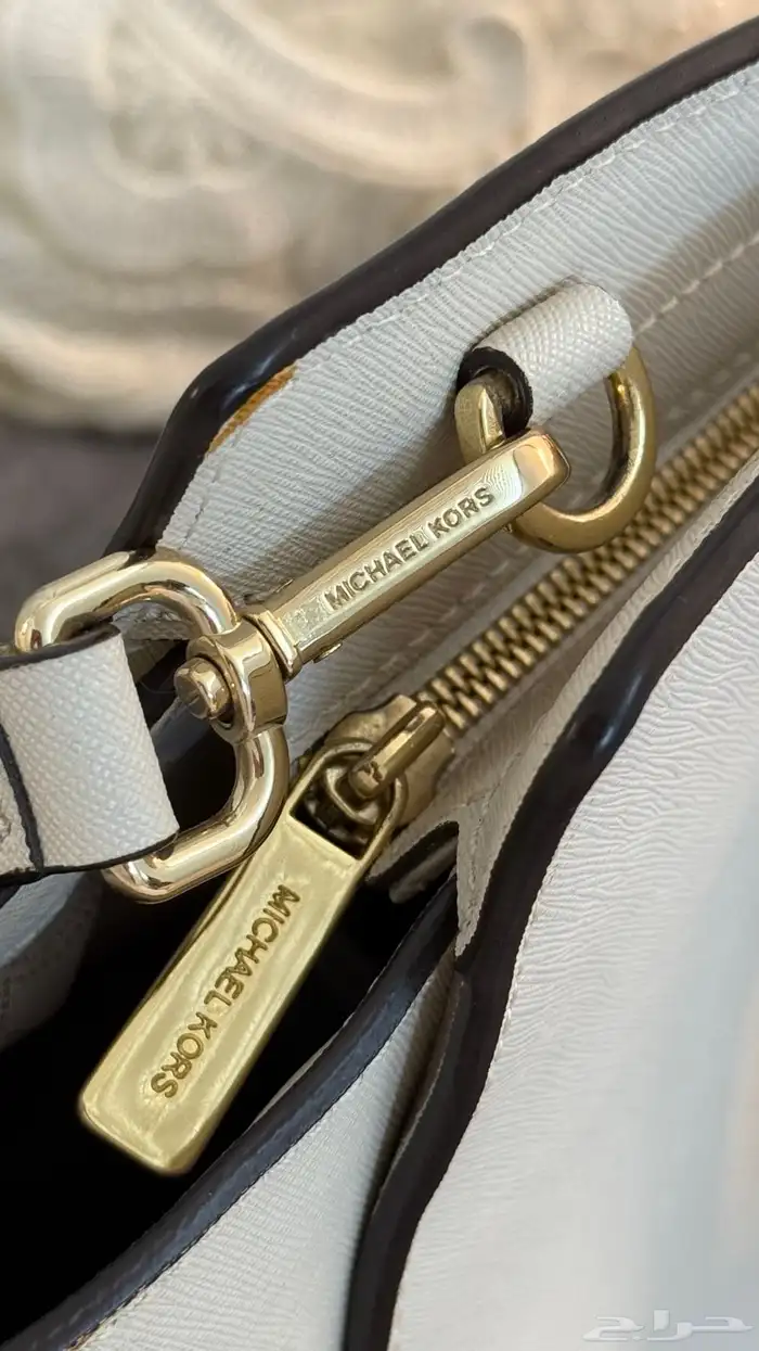 شنطة Michael Kors أصلية لون ابيض أوف وايت 4