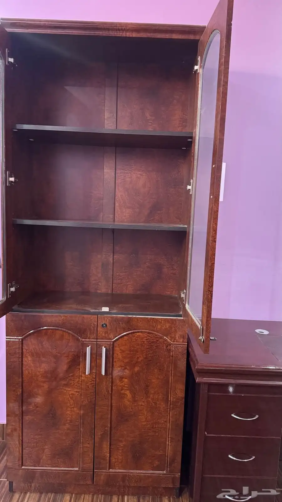 اثاث مكتبي للبيع بحالة ممتازة 0