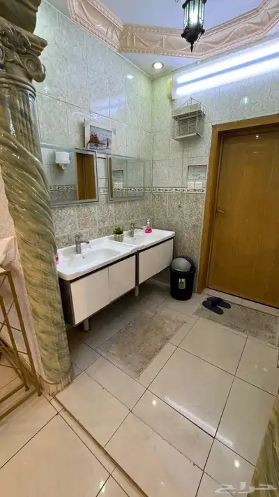 للبيع فلة سكنية على شارع 30م 12