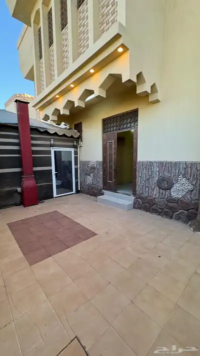 للبيع فلة سكنية على شارع 30م 18