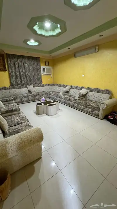 للبيع فلة سكنية على شارع 30م 20