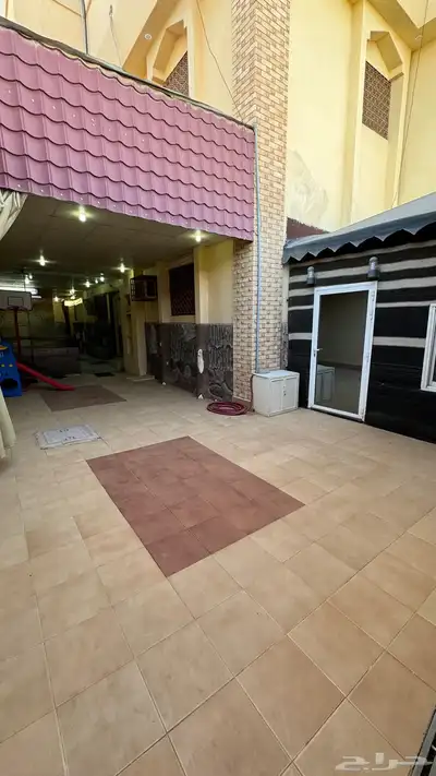 للبيع فلة سكنية على شارع 30م 2