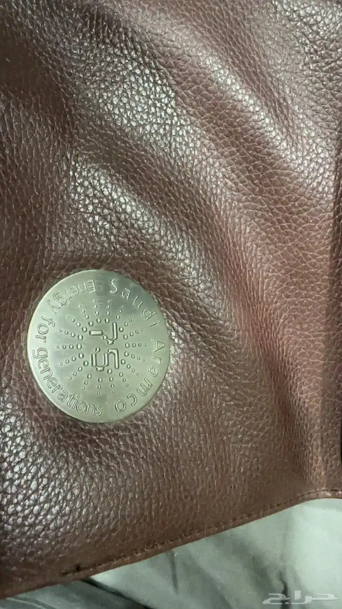 شنطة فاخرة نادرة   إهداء من أرامكو السعودية بمناسبة 75 سنة 1