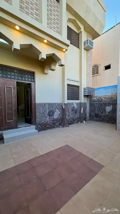 للبيع فلة سكنية على شارع 30م 16