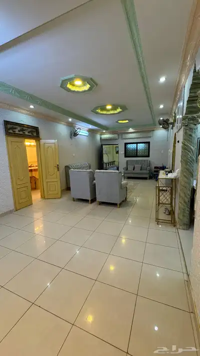 للبيع فلة سكنية على شارع 30م 9