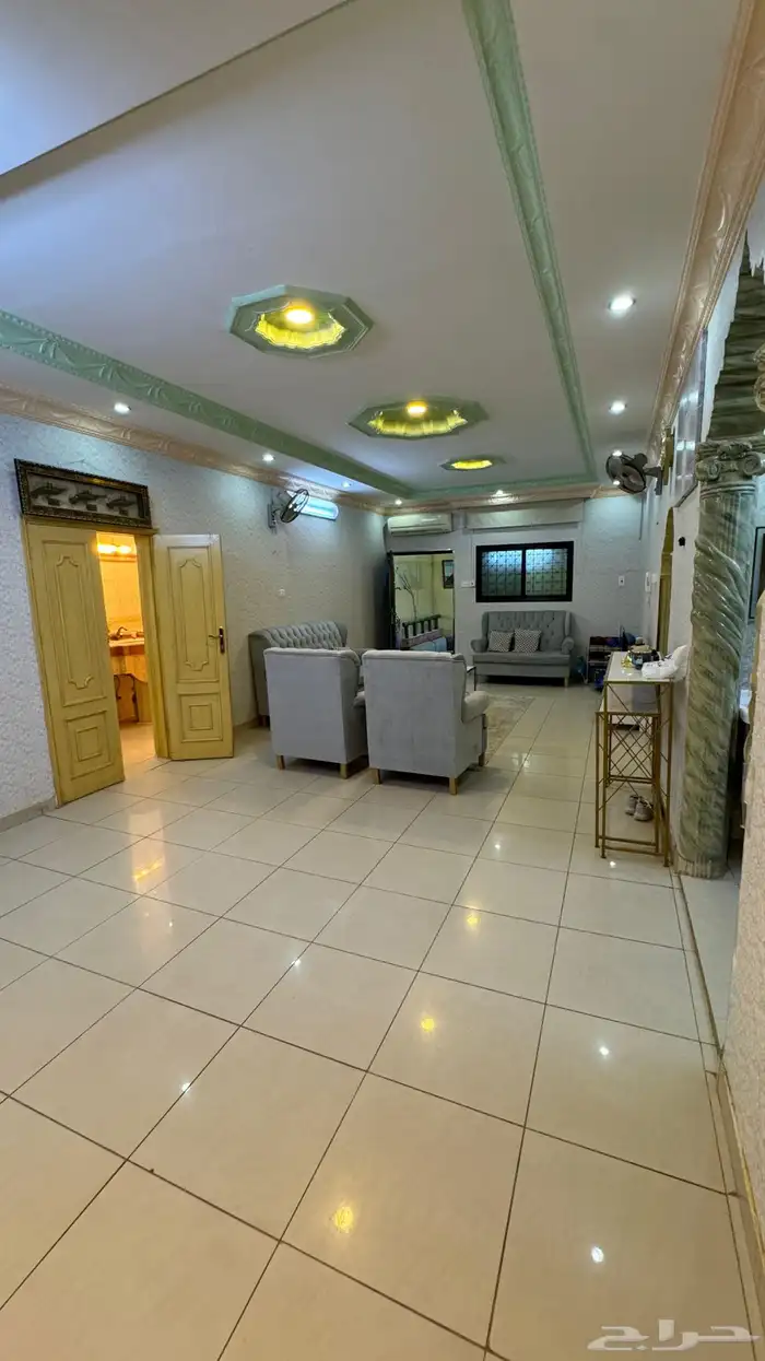 للبيع فلة سكنية على شارع 30م 9