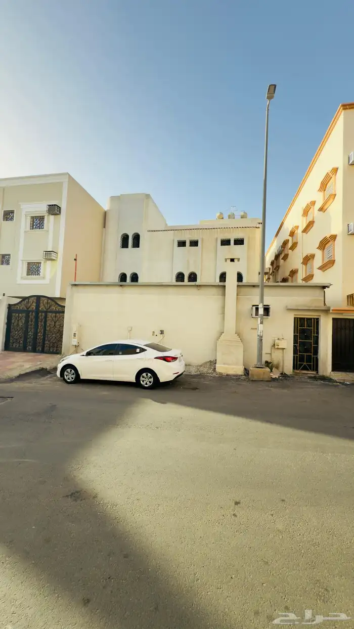 للبيع عماره ثلاث ادوار على واجهتين وحديقه 0