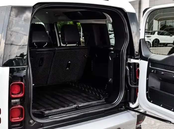 لاند روفر ديفندر Land Rover Defender 110 P300 S موديل 2023 27