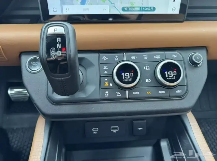 لاند روفر ديفندر اكس Land Rover Defender X SUV موديل 2022 18